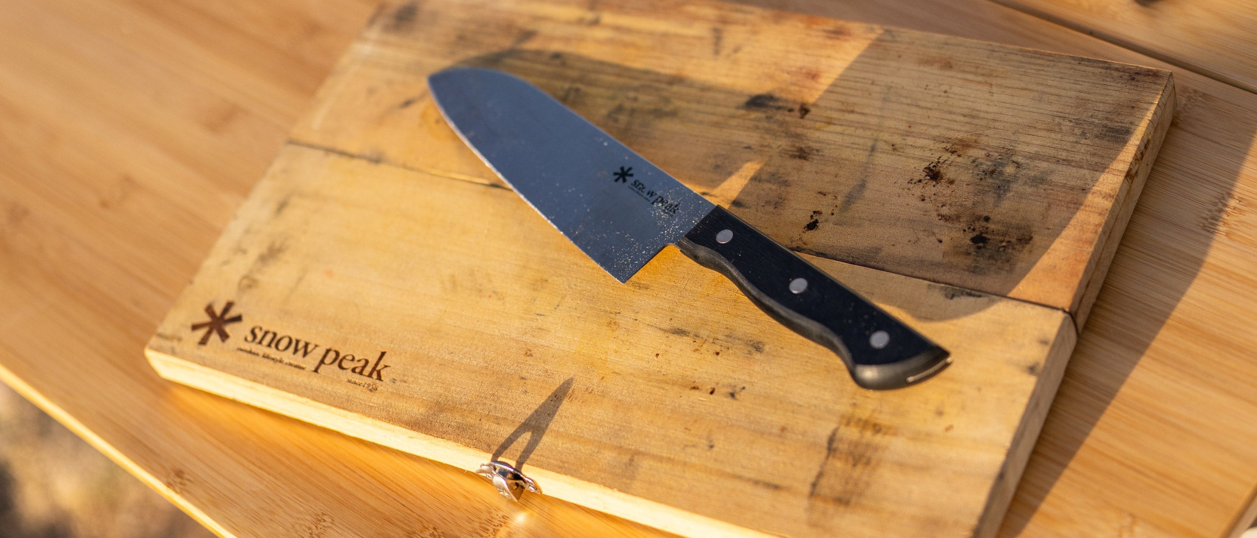 Snow Peak Chopping Board and Knife Set