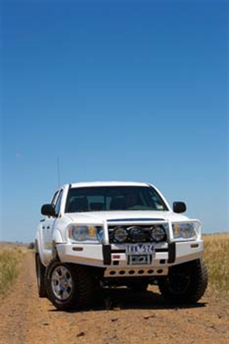 ARB Tacoma 05-11 bar driving light provision detail