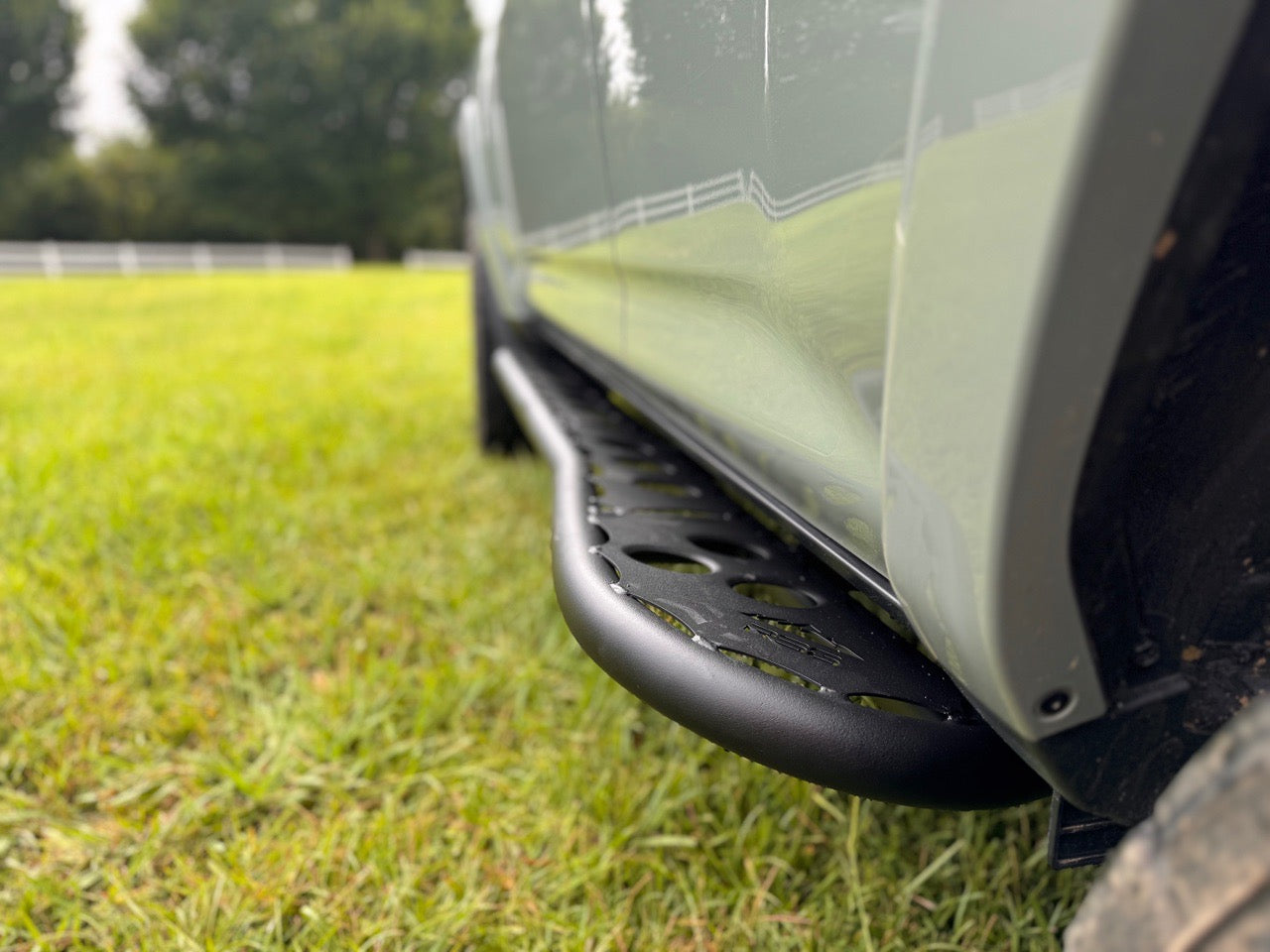 2010-2024 Toyota 4Runner Angled Sliders With Top Plate