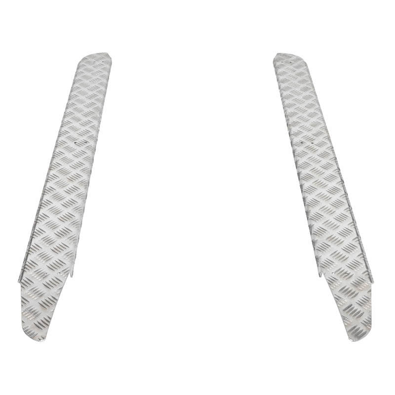 ARB Deluxe protection step mounting bracket detail for Discovery