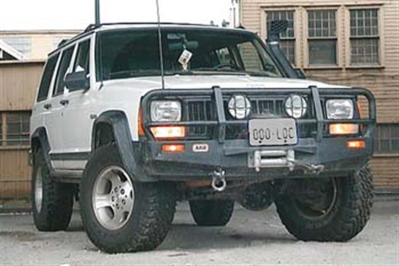 ARB Jeep Cherokee XJ 84-96 bull bar — wing and light provision detail