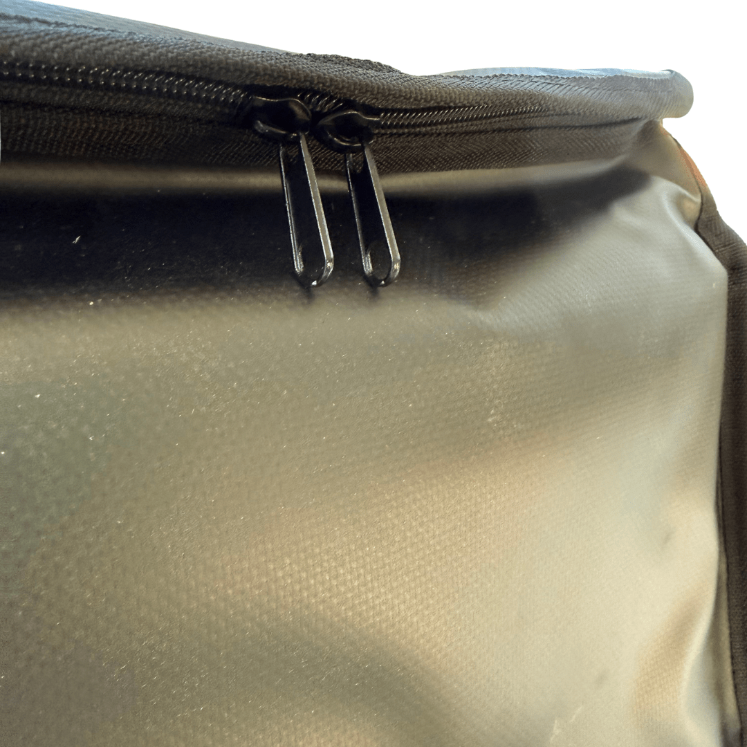 Thor's Lightning Air System storage bag – zipper close-up