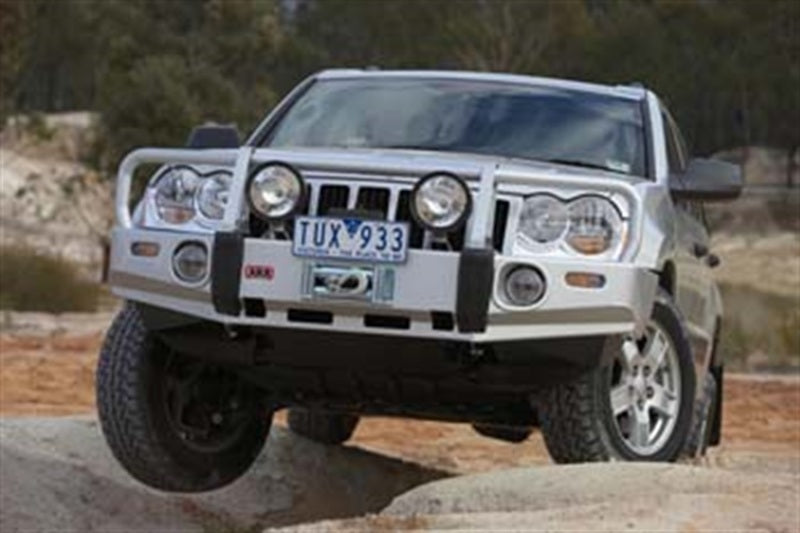ARB Grand Cherokee WJ/WK bull bar — winch aperture detail