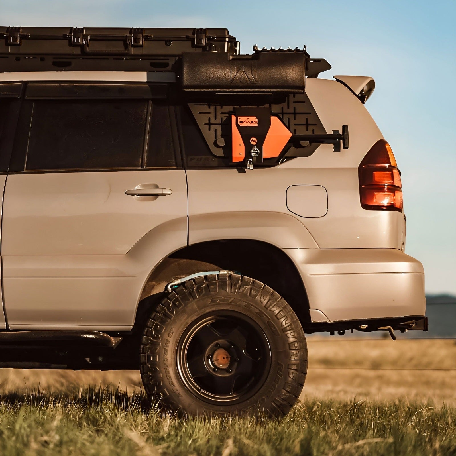 DMOS Delta Shovel Mount Mount DMOS Shovels- Overland Kitted