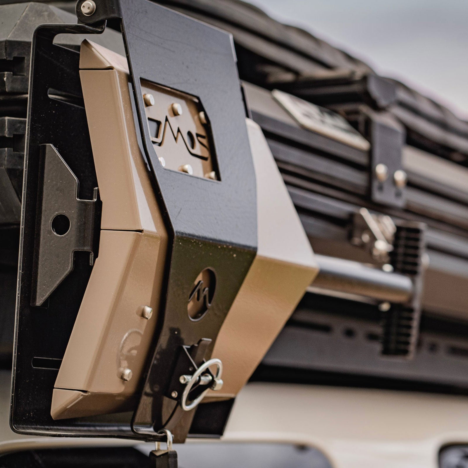 DMOS Delta Shovel Mount Mount DMOS Shovels- Overland Kitted