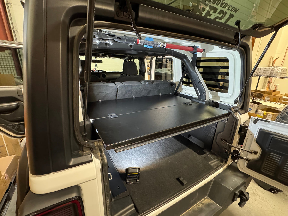 Rear view of a white JLU with the Ridgeback installed