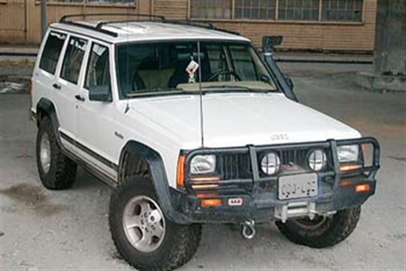 ARB Jeep Cherokee XJ 84-96 bull bar — straight-on front view