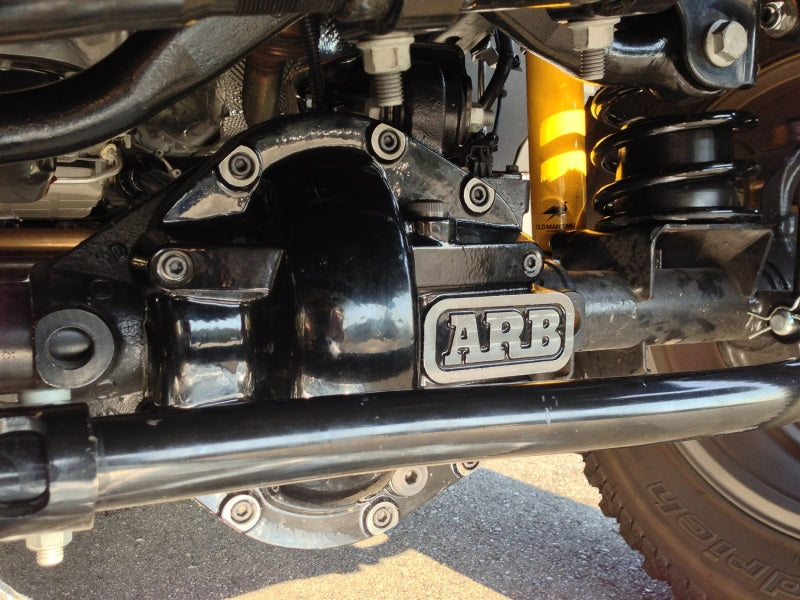 ARB M186 front differential cover profile showing reinforcing ribs