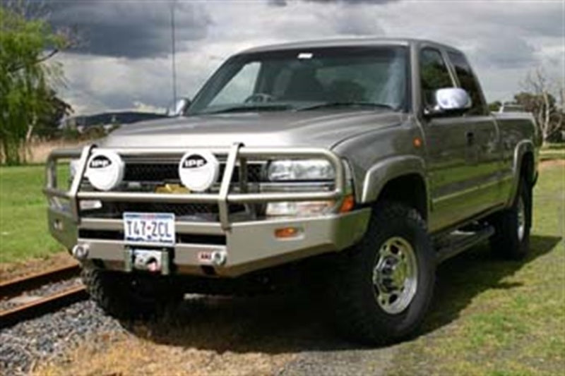 ARB Silverado 99-02 bull bar — front three-quarter view