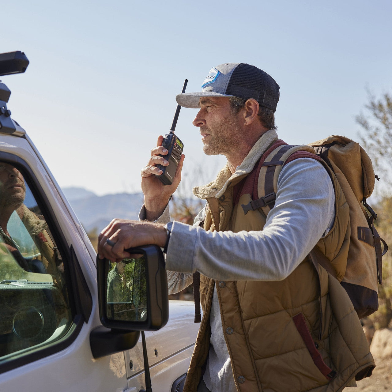 Midland 75-822 2-in-1 handheld and mobile CB radio, controls detail