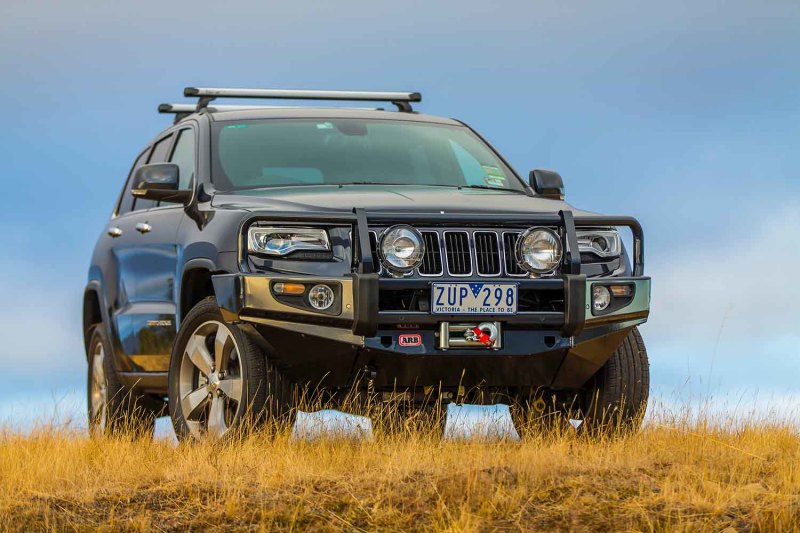ARB Grand Cherokee WK2 14-16 bull bar — fitted to Jeep, angled view