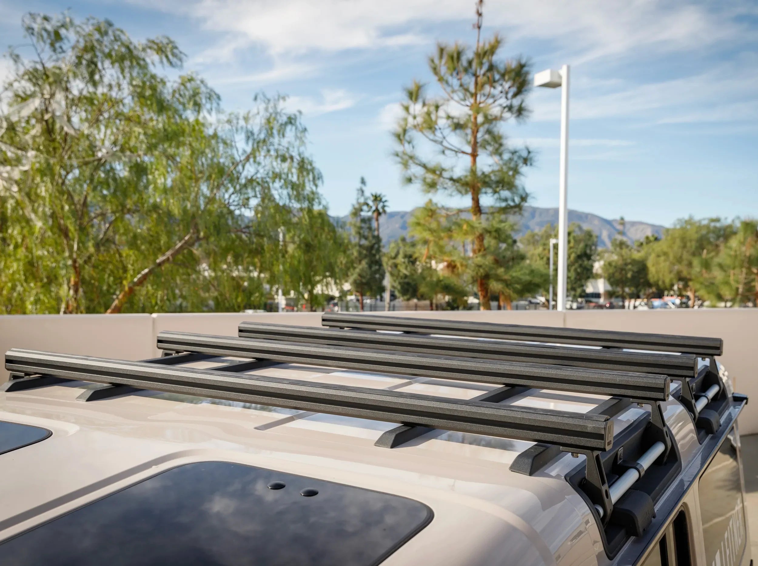4 LOAD BARS MOUNTED ON INEOS GRENADIER