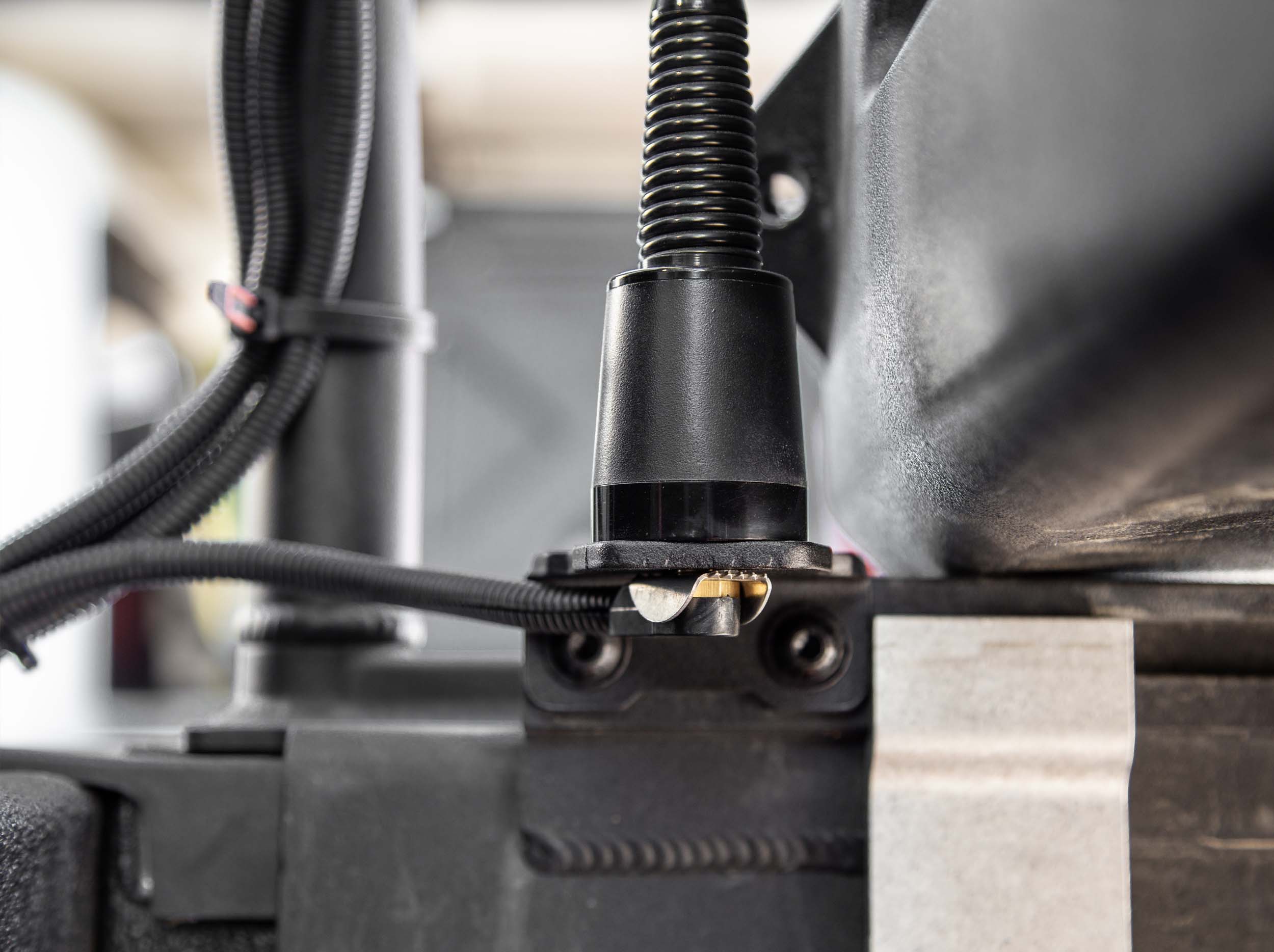 ANTENNA BRACKET INSTALLED ON THE BED RACK