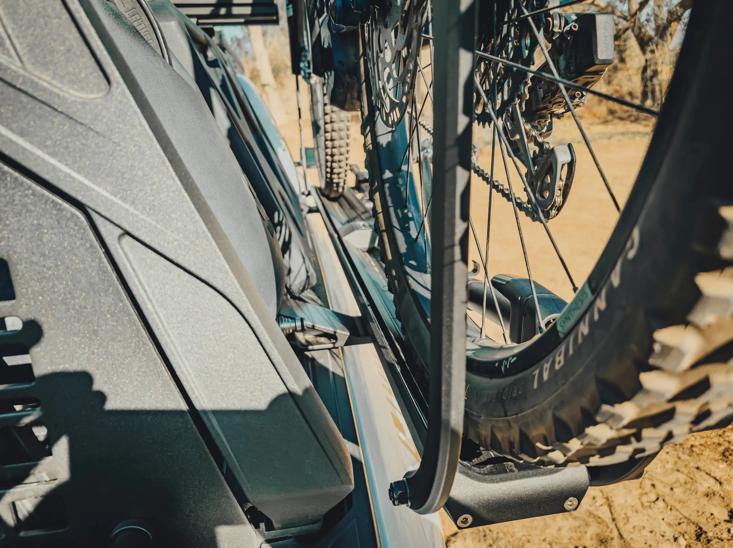 CLOSE UP VIEW OF KUAT PISTON SR BIKE RACK MOUNTED