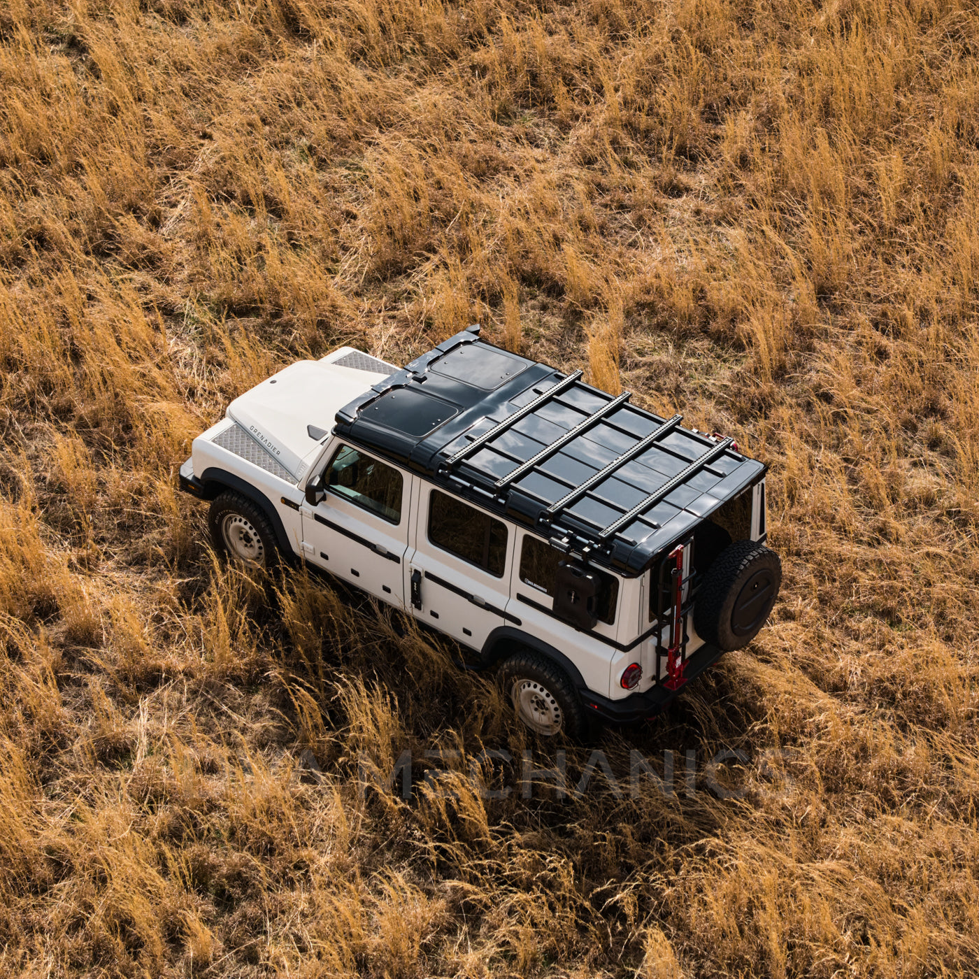 INEOS Grenadier: DualTrack™ Low-Profile Roof Crossbar System
