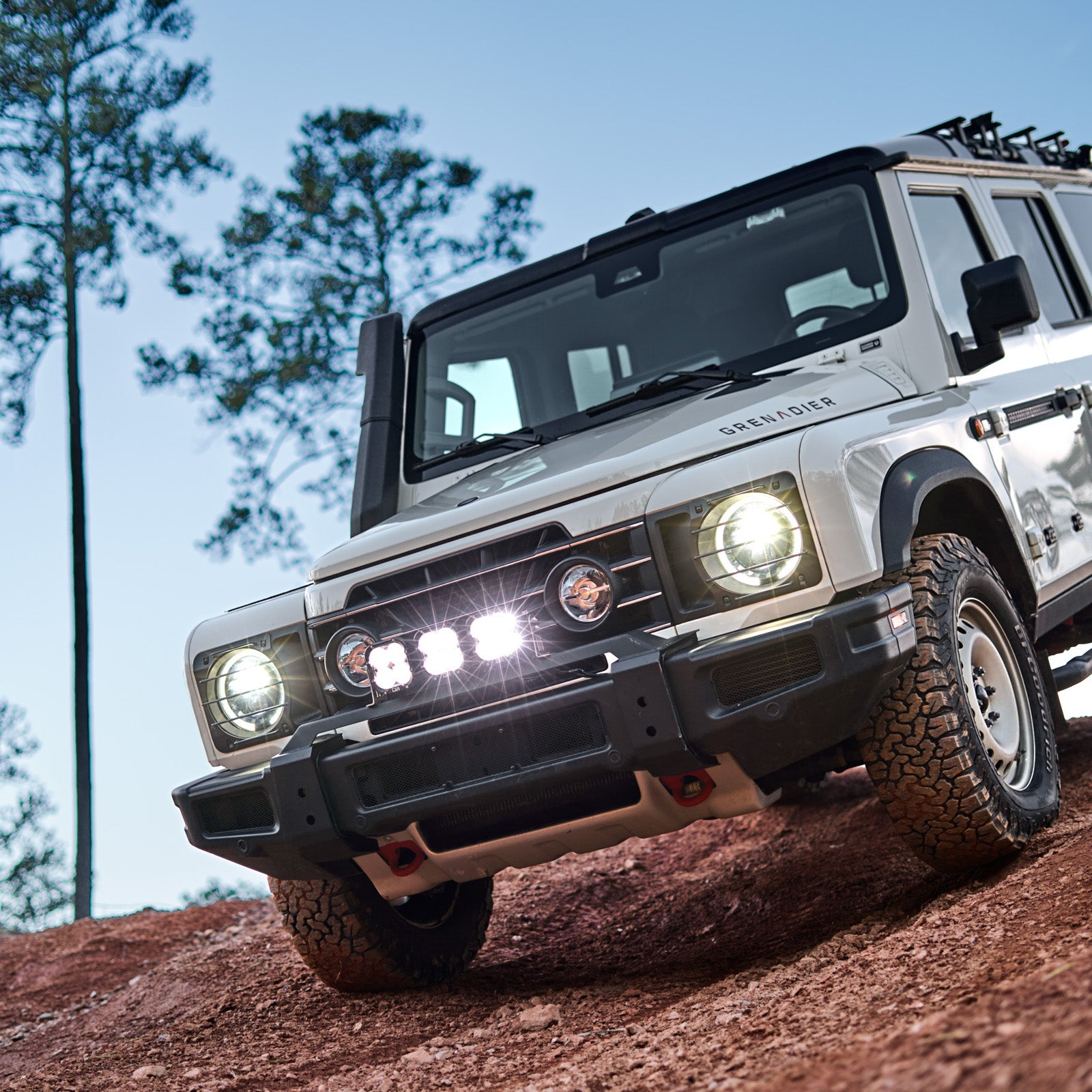 INEOS Grenadier: Front Bumper 3-Light Bar