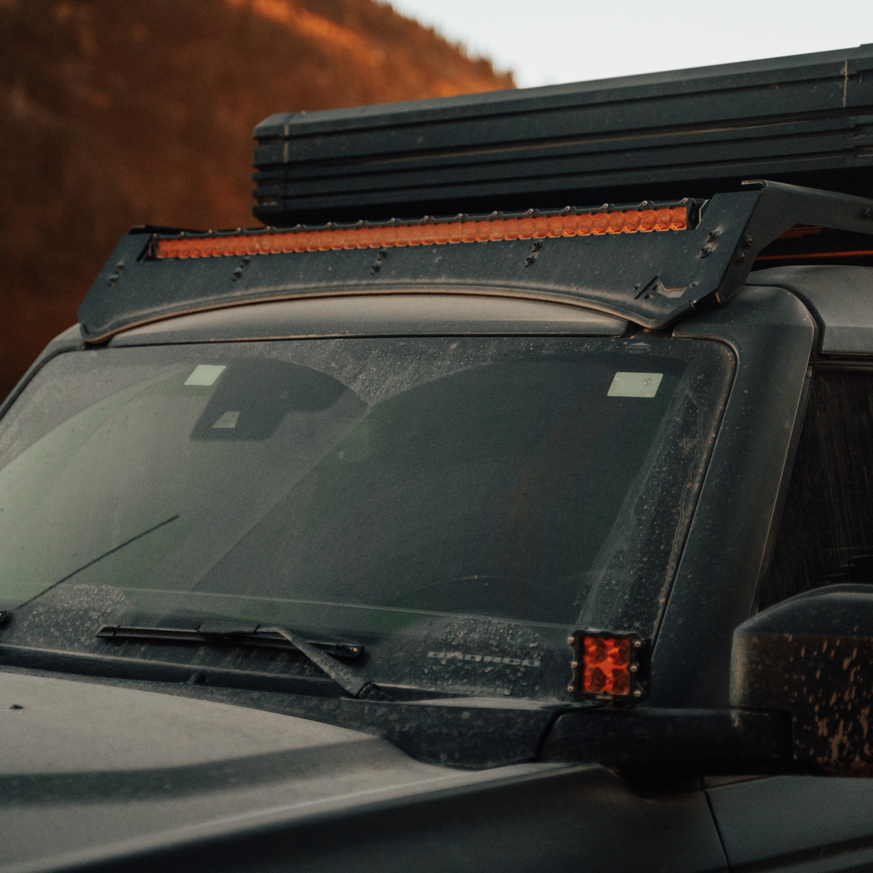 Universal Light Bar Mount