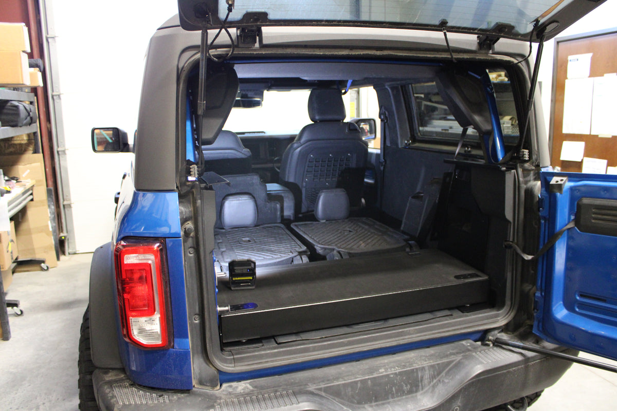 Blue Bronco 2-door with the tailgate open and the Stage installed