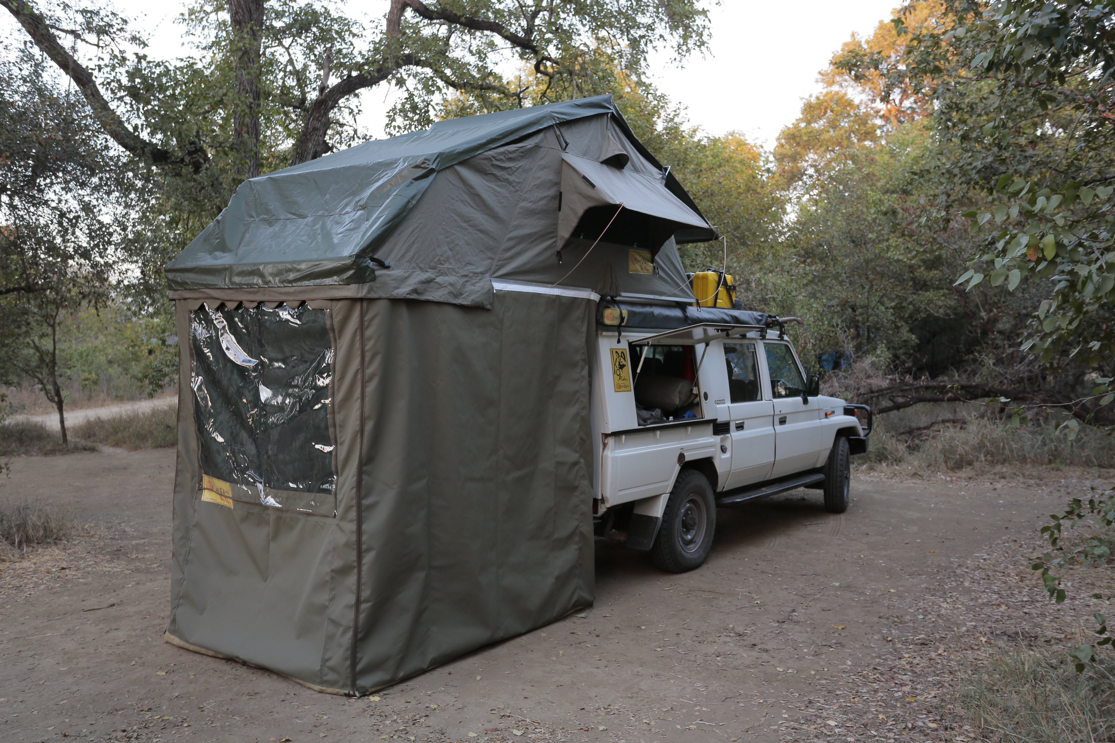 XKLUSIV Roof Top Tent Roof Top Tent Eezi-Awn- Overland Kitted