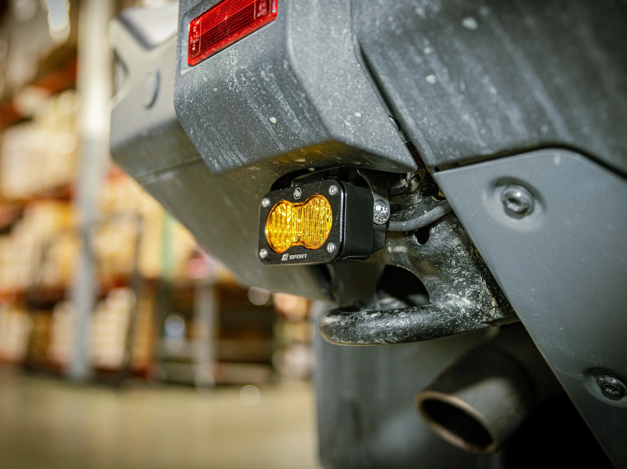 LED CHASE LIGHT MOUNTED WITH CHASE LIGHT BRACKET