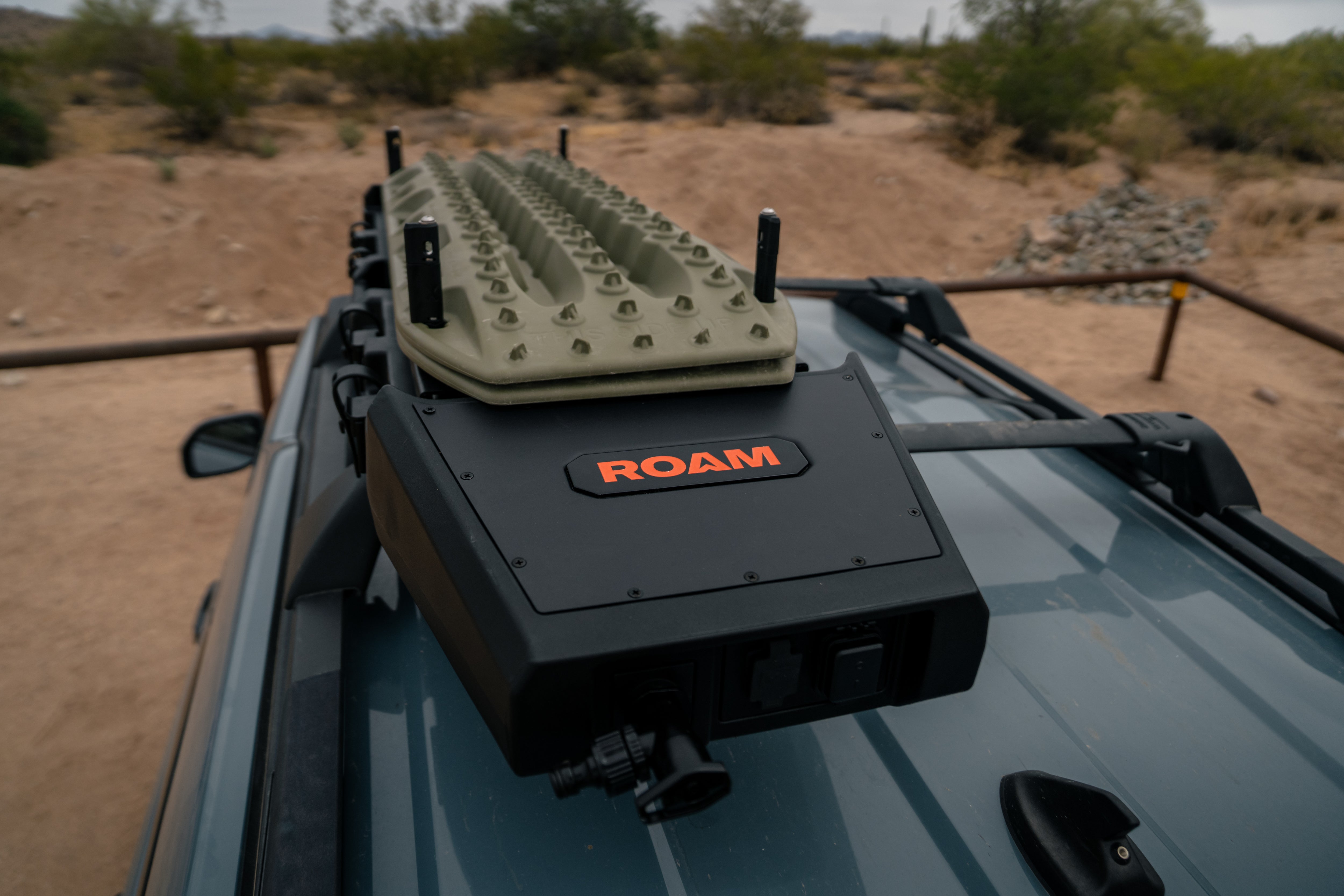 ROAM 8.5-gallon pump tank and traction board bracket