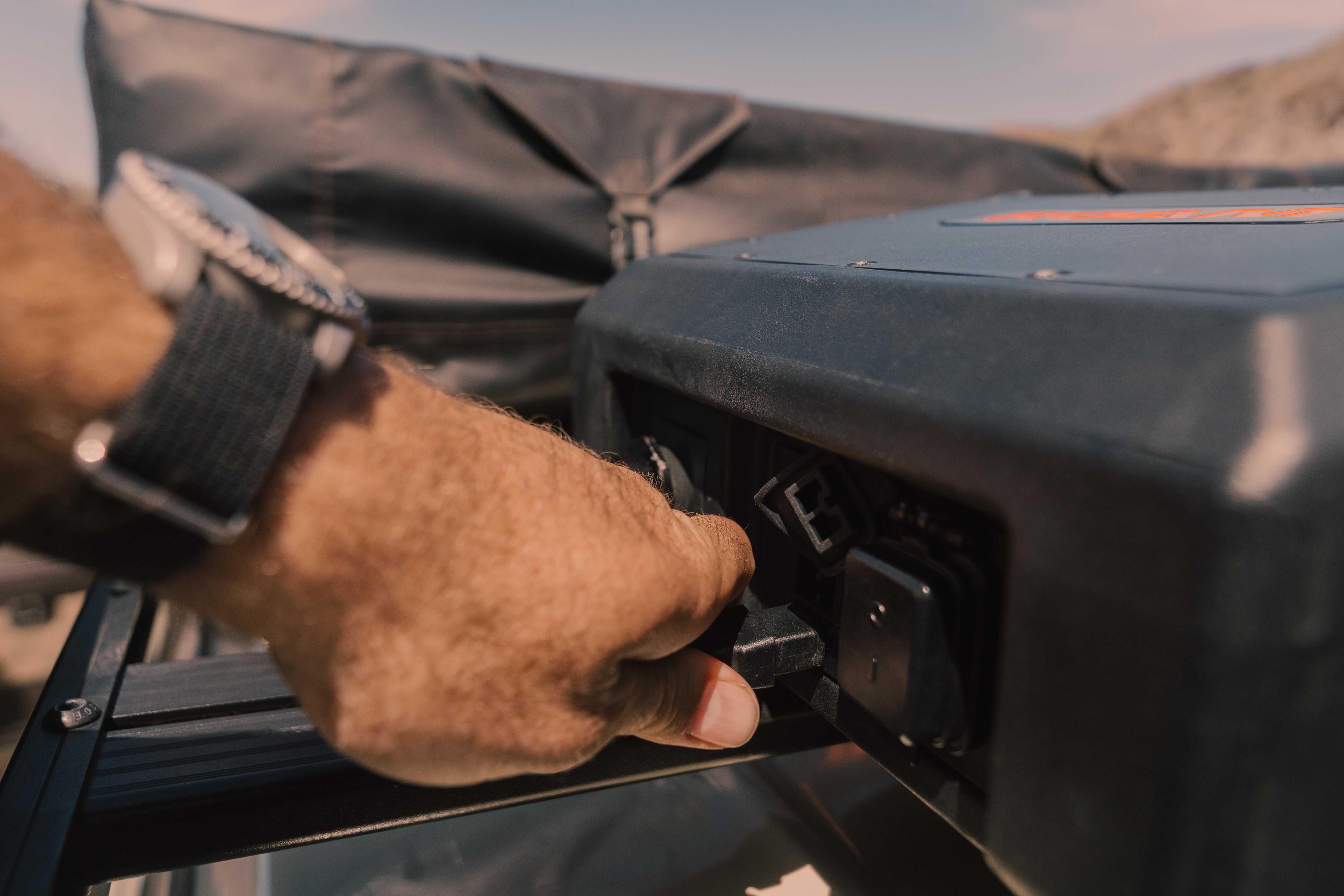 ROAM 9.5-gallon pump tank filler cap detail