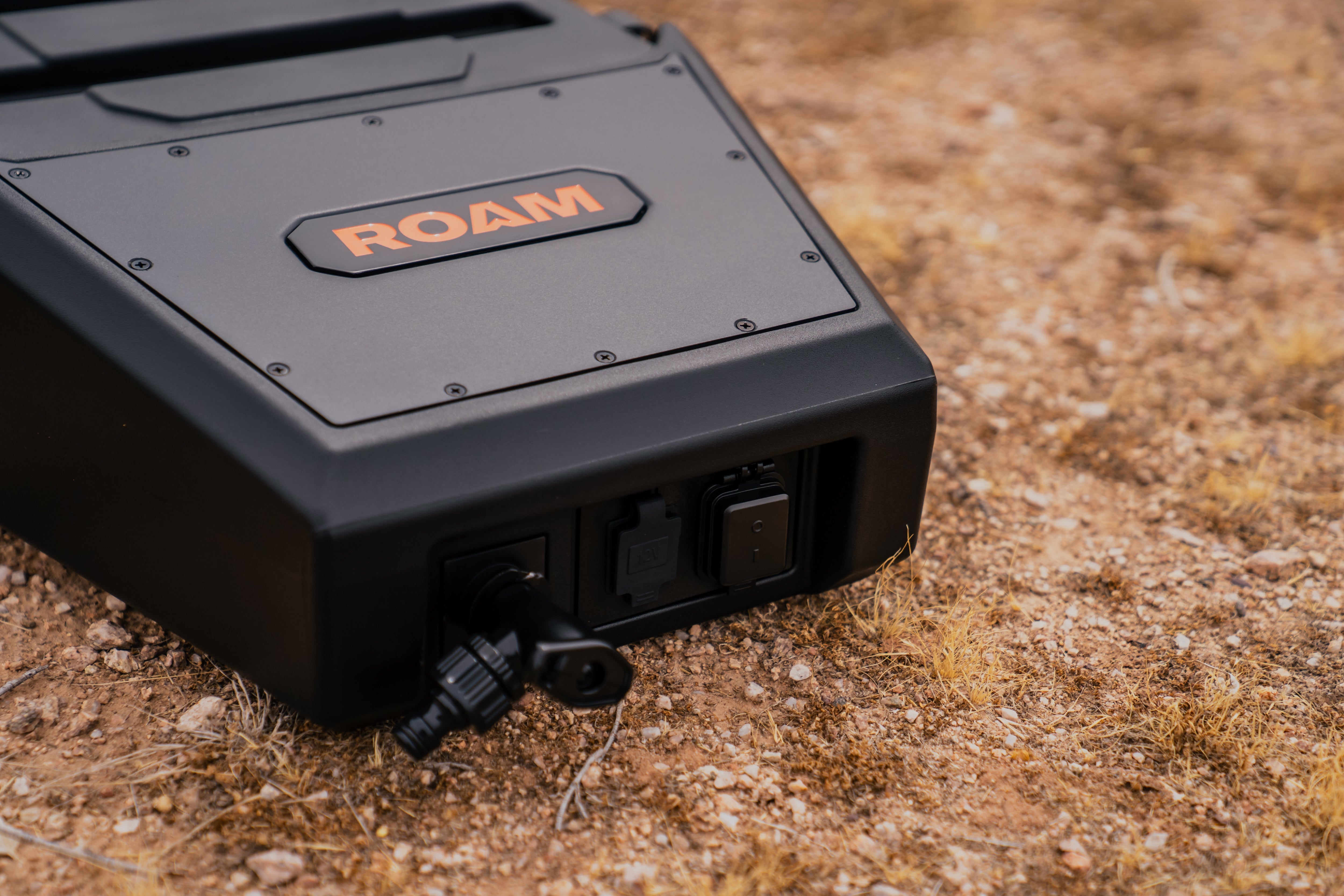 ROAM 9.5-gallon pump tank installed on a roof rack