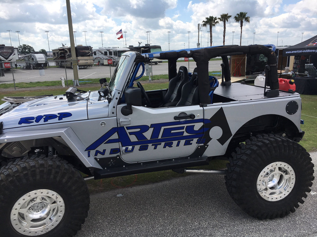 Artec-liveried Jeep JK 2-door at a show with a Slipstream installed