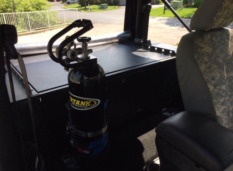 PowerTank mounted beside the Slipstream inside a JK