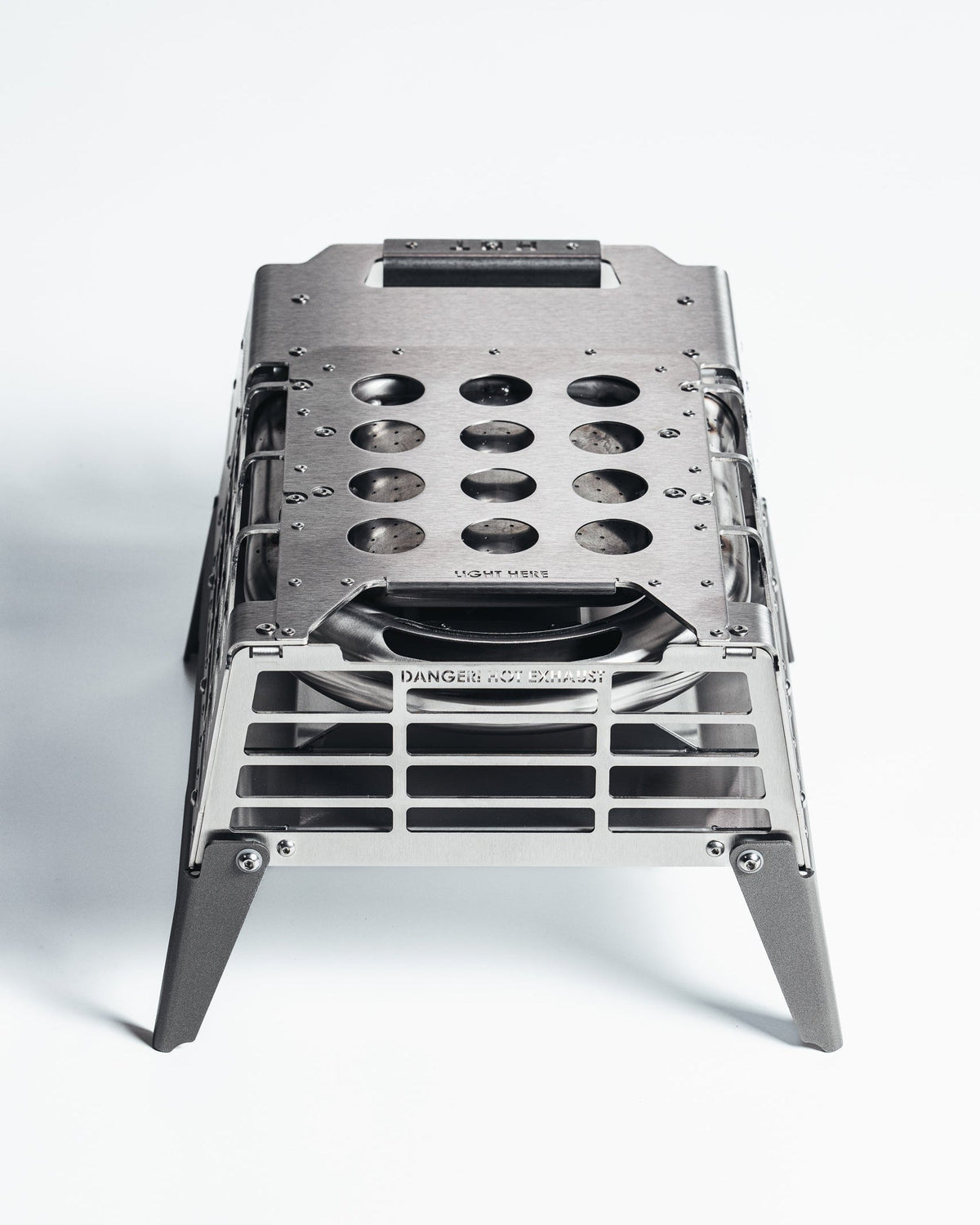 Howl R3 three-quarter view showing the perforated BarCoal cover and open flame grate