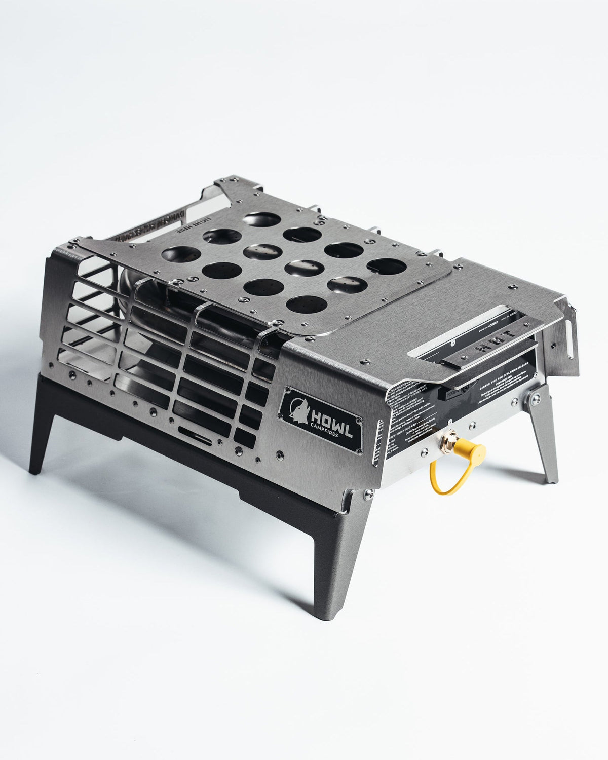 Howl R3 rear three-quarter view with legs out, showing the folding leg hinges and side grate
