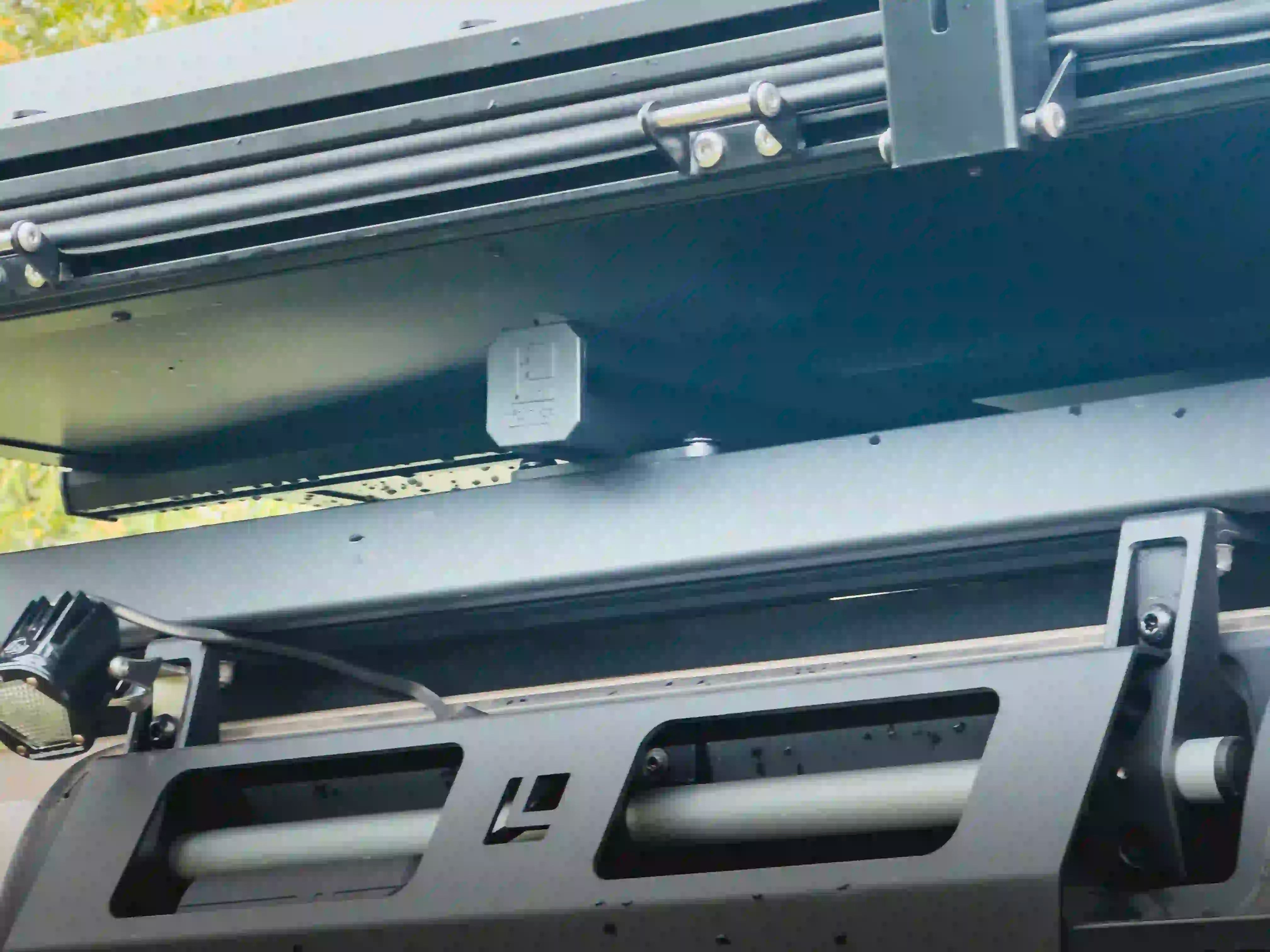 CLOSE UP OF LOAD BAR ON ACS ROOF RACK