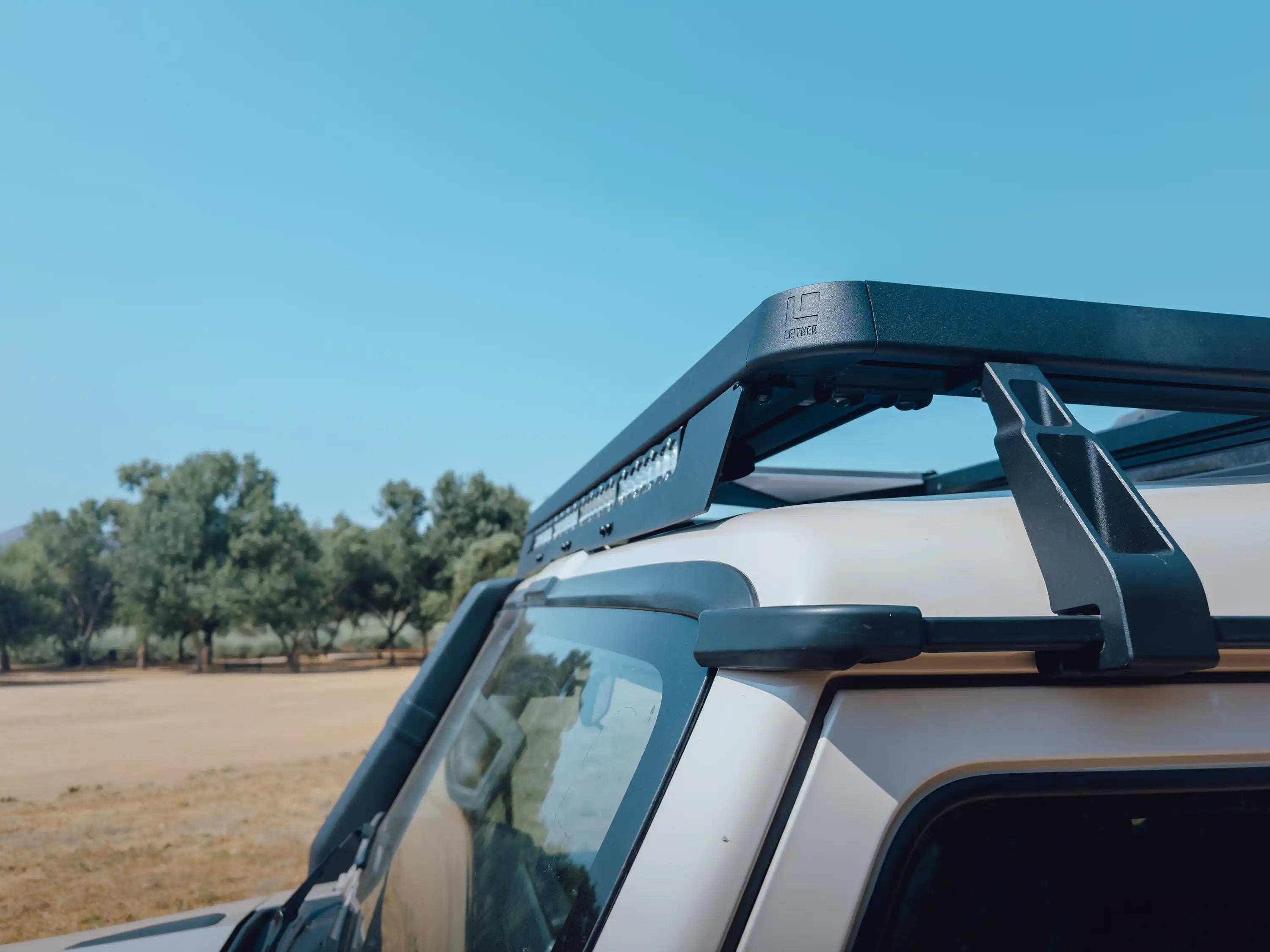Grenadier roof light bar detail