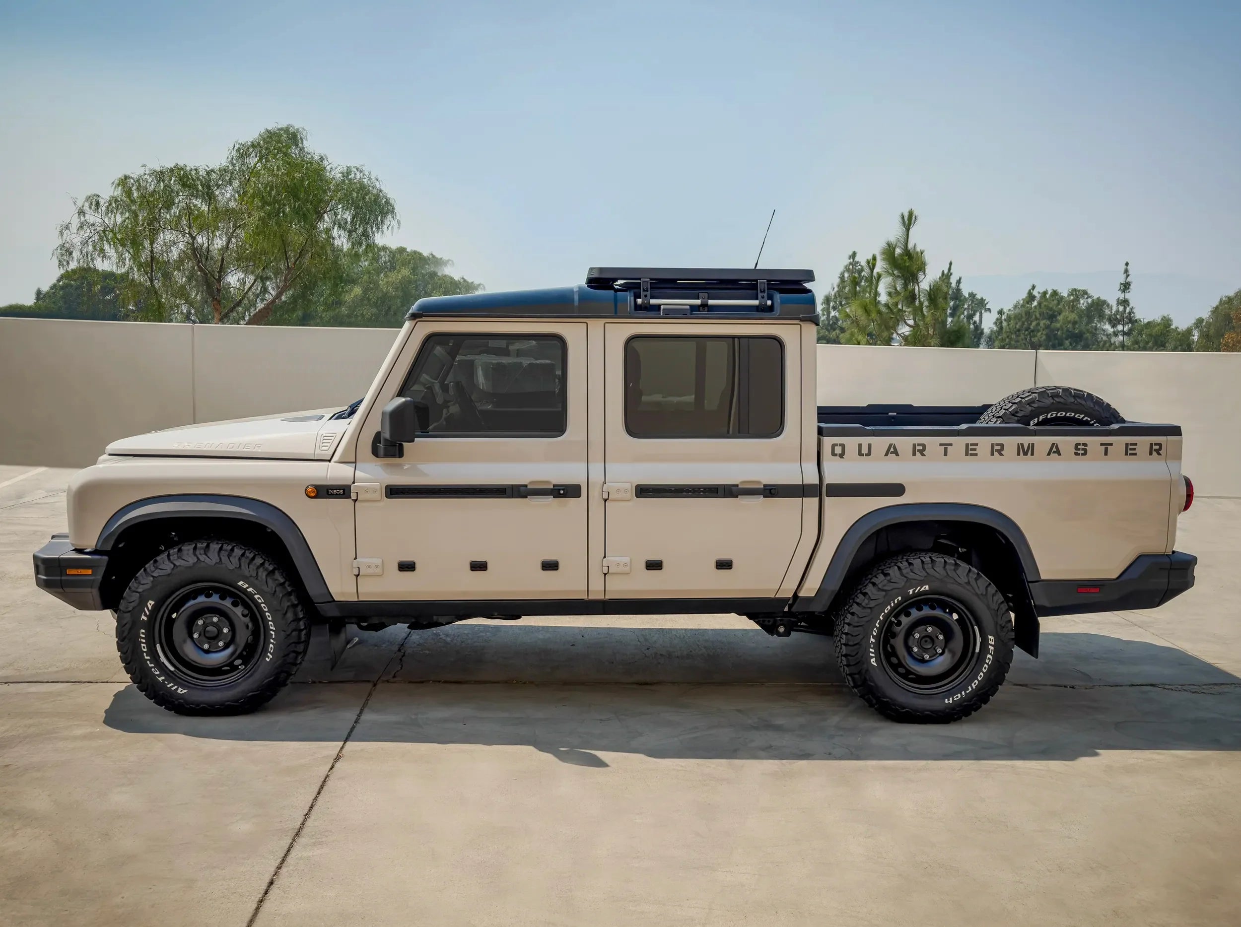 SIDE VIEW GRENADIER QUARTERMASTER TRUCK WITH HALF LENGTH ACS ROOF RACK MOUNTED