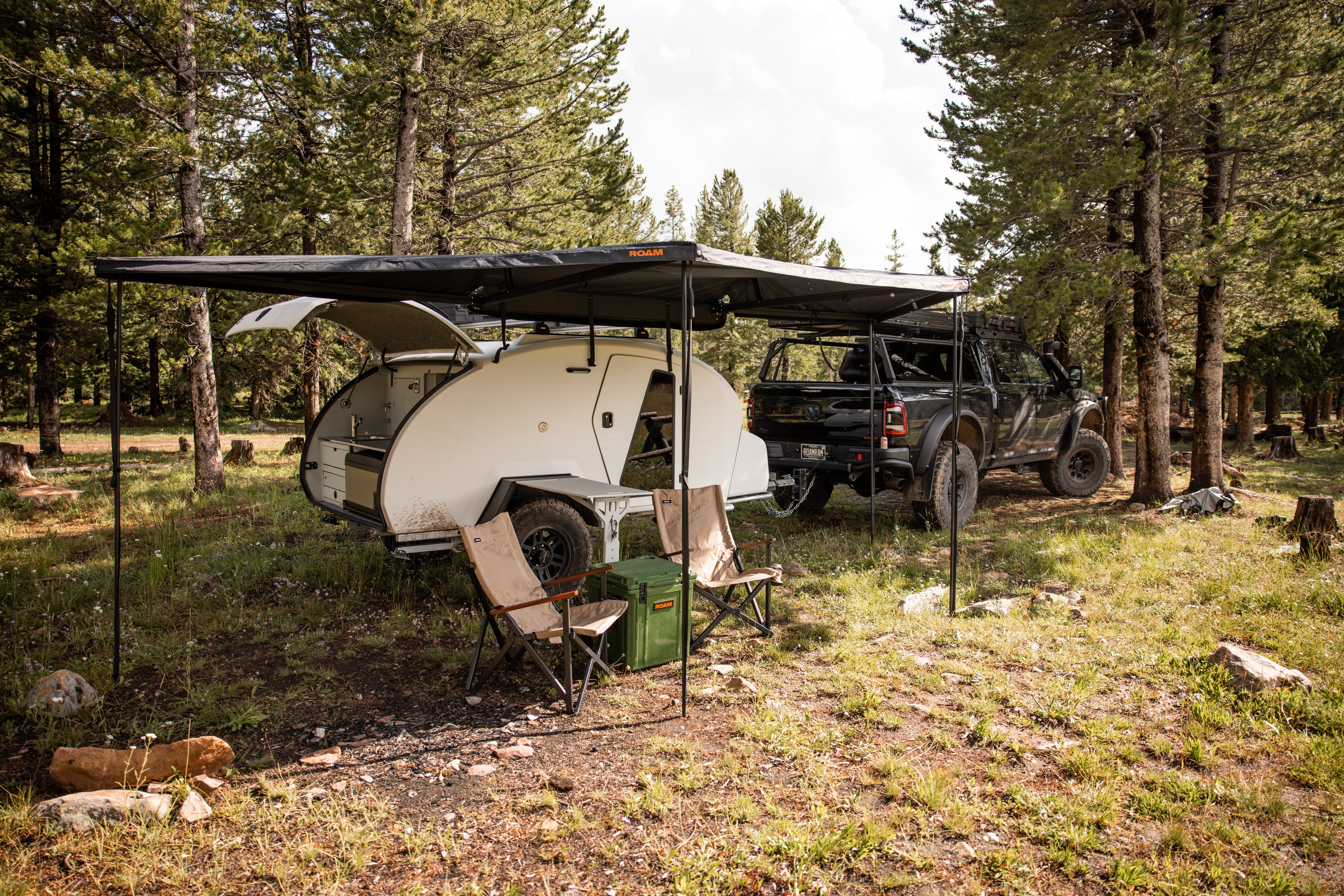 ROAM ARC 180 awning mounted to a roof rack