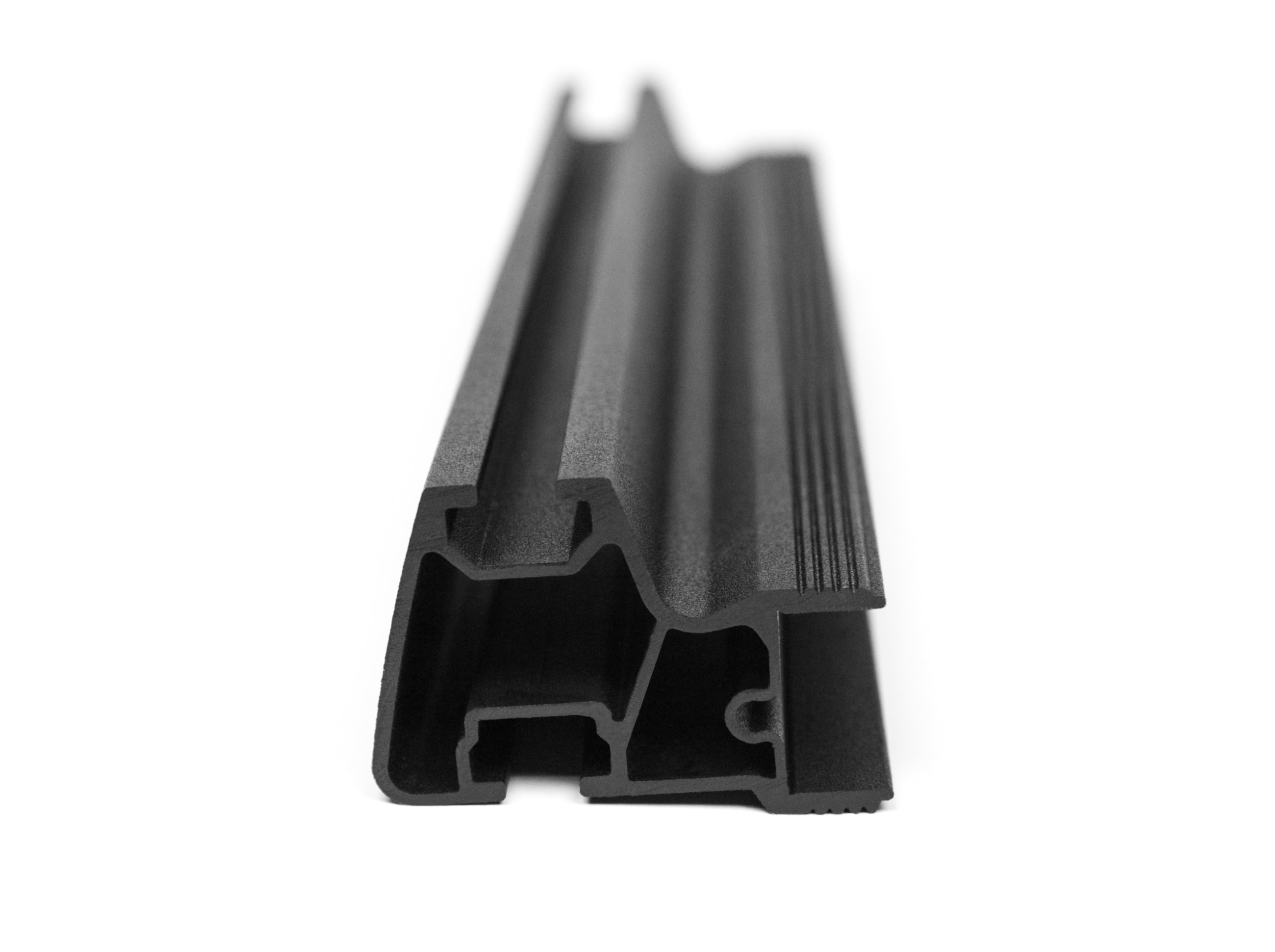 CLOSE UP VIEW OF SIDE EXTRUSION RAIL