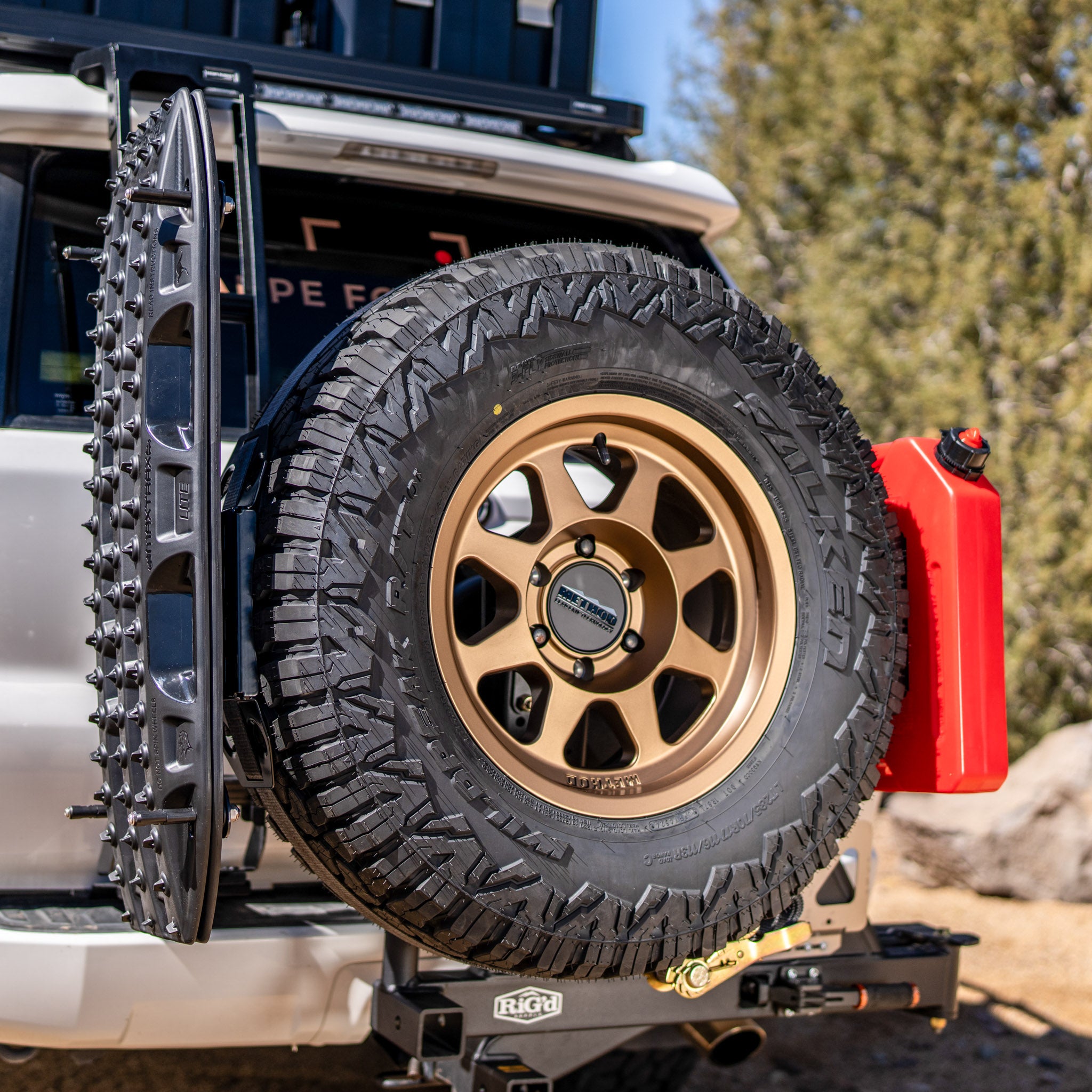 Overland Kitted Spare Tire Mount for MAXTRAX LITE Recovery Boards