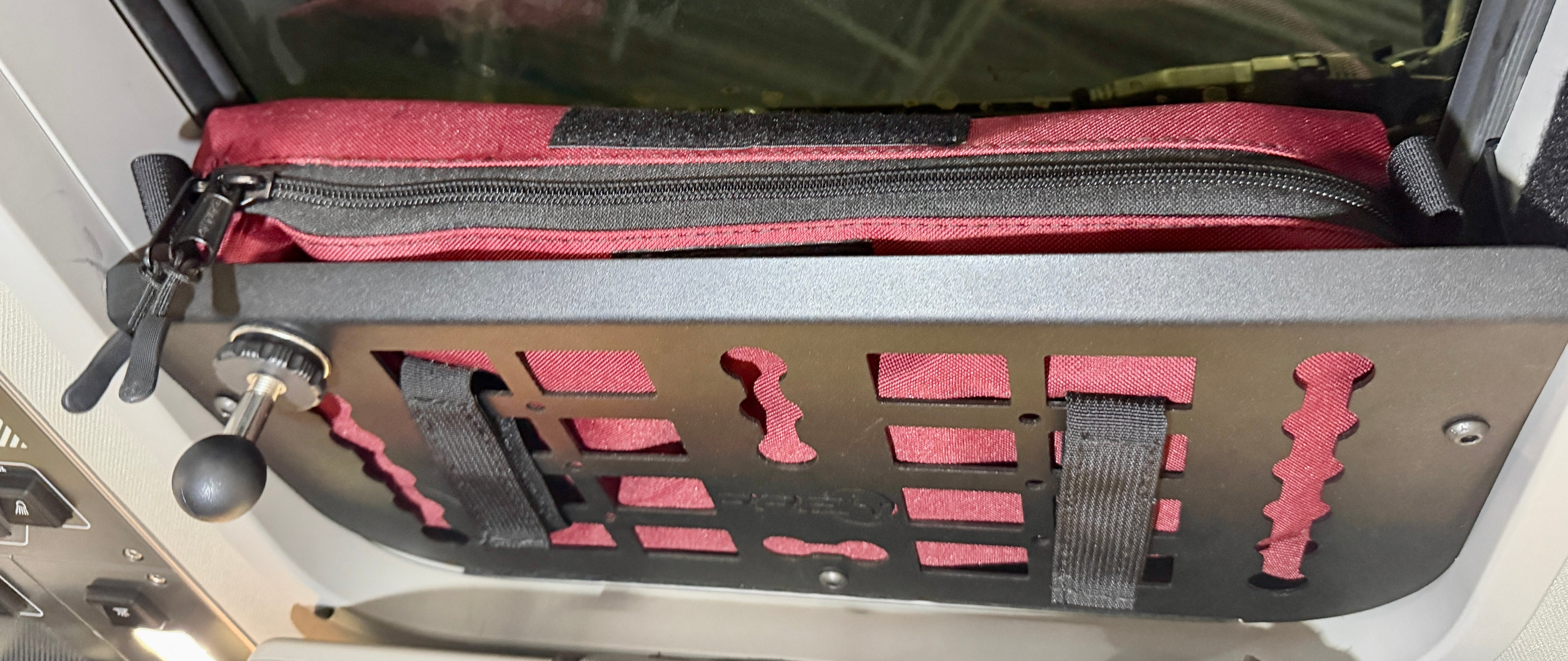 RRE Safari Window Shelf Bag