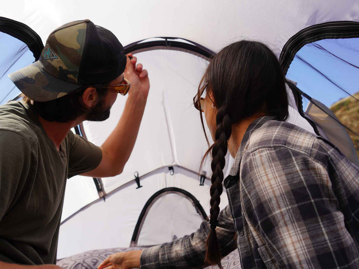 C6 Rev Rack Tent (Eclipse) – two people looking at the roof window from inside