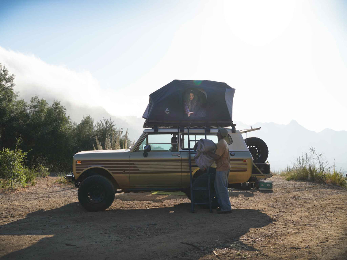 C6 Rev Rack Tent (Eclipse) – vehicle with the tent on its roof in a landscape