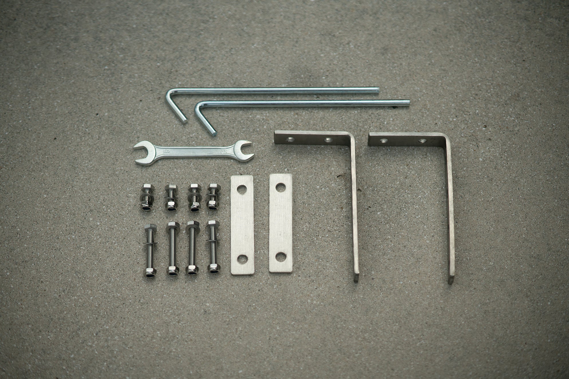 Stainless steel L-bracket mounting hardware kit for the ROAM awning