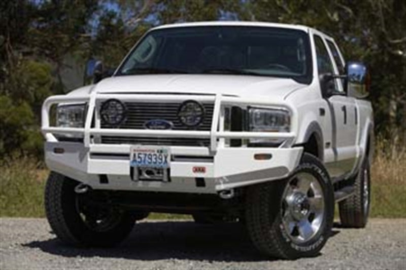 ARB combination bull bar fitted to a 2005-2007 Ford F-250 Super Duty, front three-quarter view