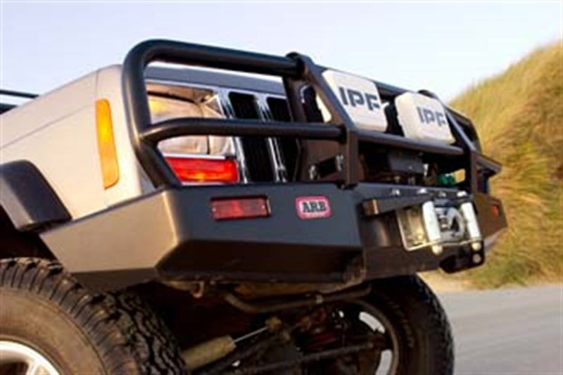 ARB Jeep Cherokee XJ 97-01 bull bar — straight-on front view