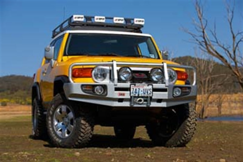 ARB Deluxe Combination Bull Bar for 2007-2014 Toyota FJ Cruiser — front three-quarter studio view