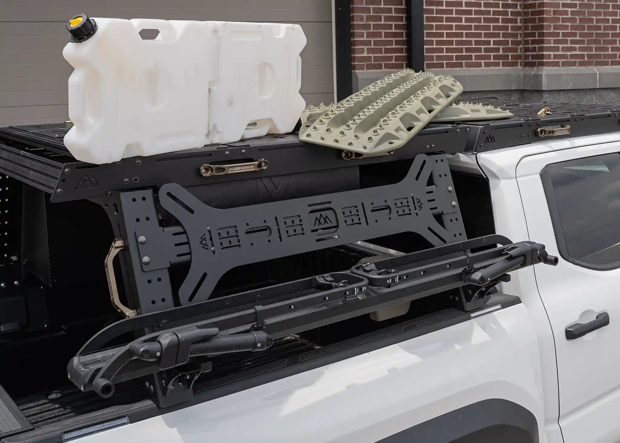 Universal Dogbone Aluminum Traction Board Mount