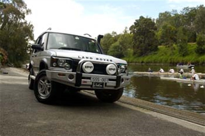 ARB Sahara Deluxe bull bar for Land Rover Discovery II — front view