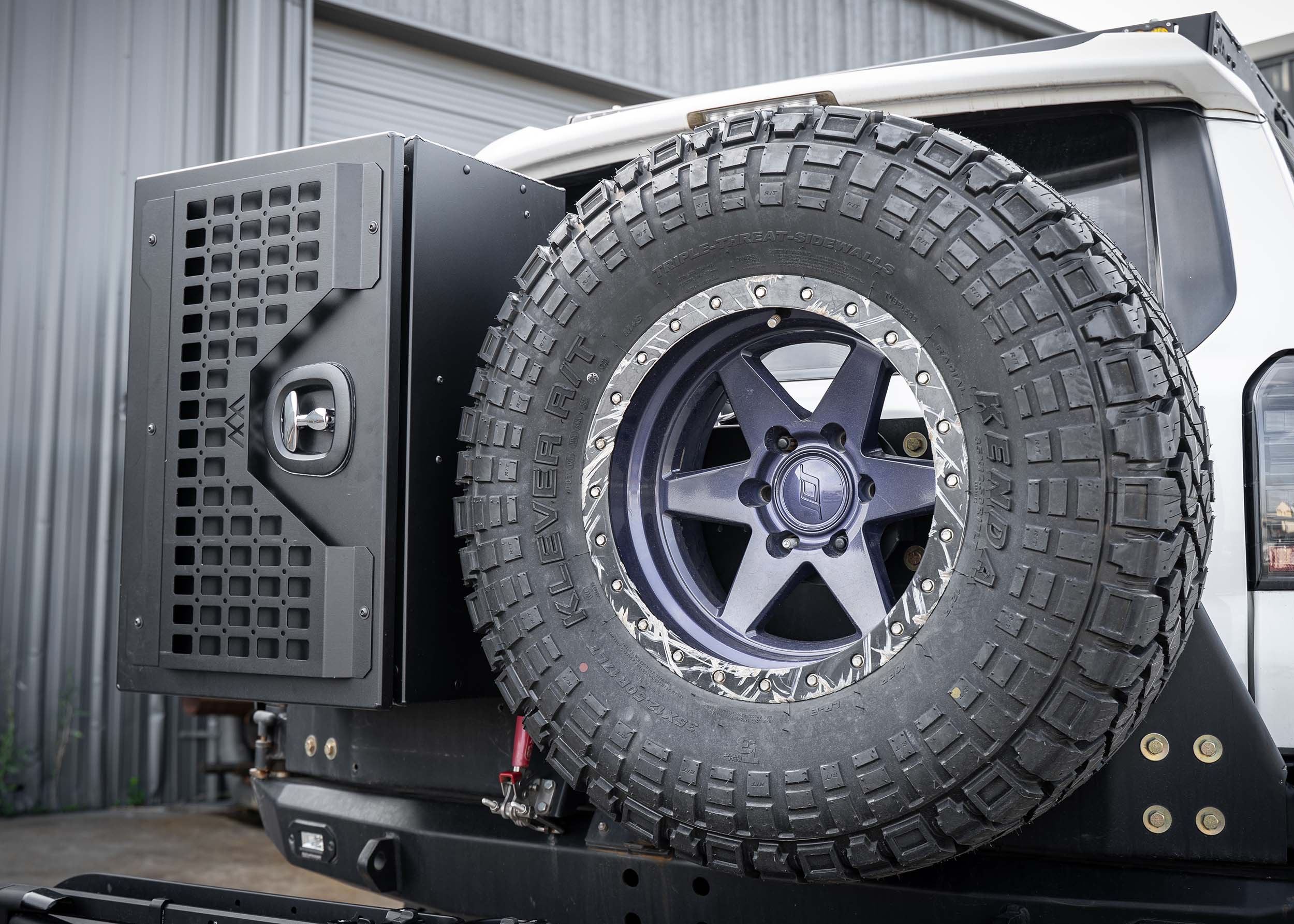 Universal Overland Storage Box (19x28x15)