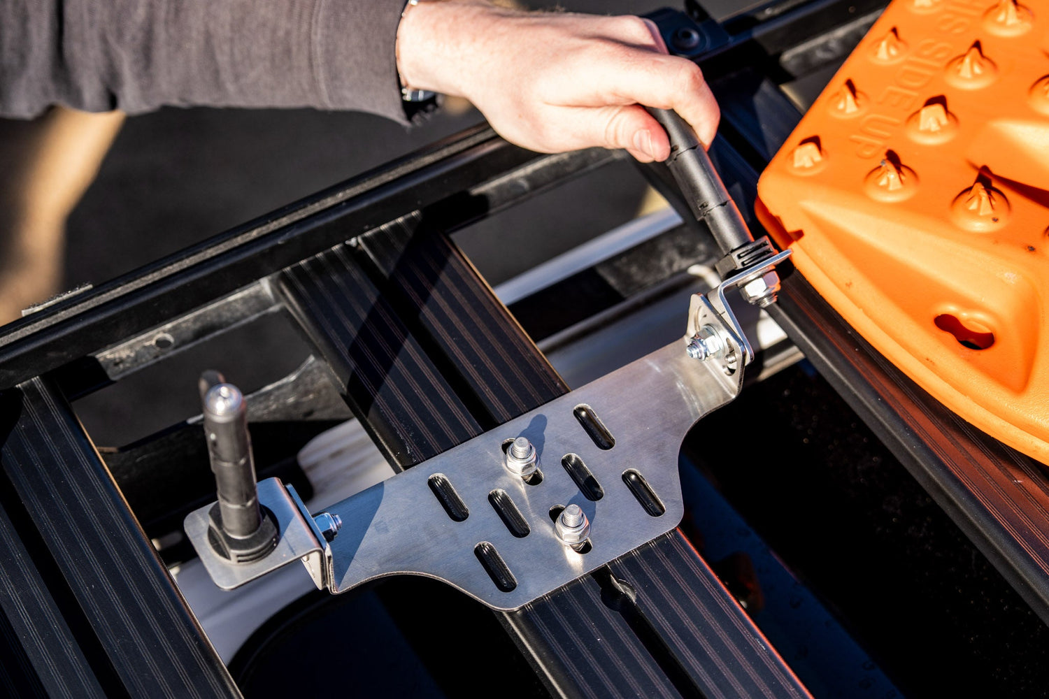 Overland Kitted Stealth Folding MAXTRAX Bracket. MAXTRAX Mount with folding pins