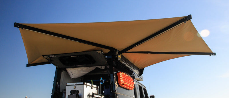 Vehicle-mounted 90°, 180°, and 270° awnings with accessories for camping and overlanding.