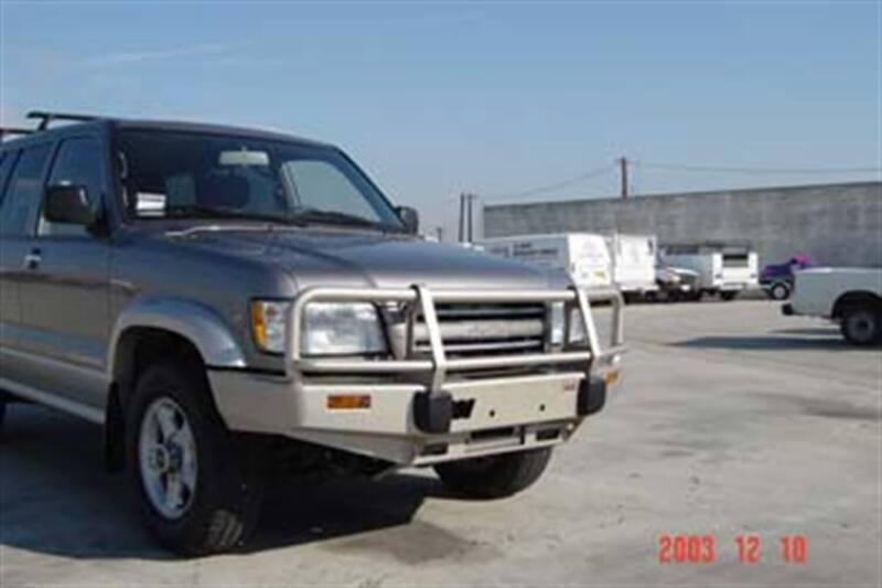 ARB Deluxe winch bull bar Isuzu Trooper wing and buffer detail (photo 2)
